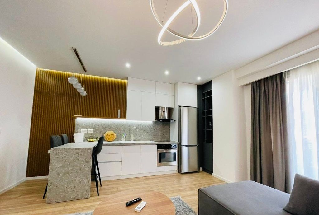 JEPET ME QIRA APARTAMENT 1+1 TEK STACIONI I TRENIT !