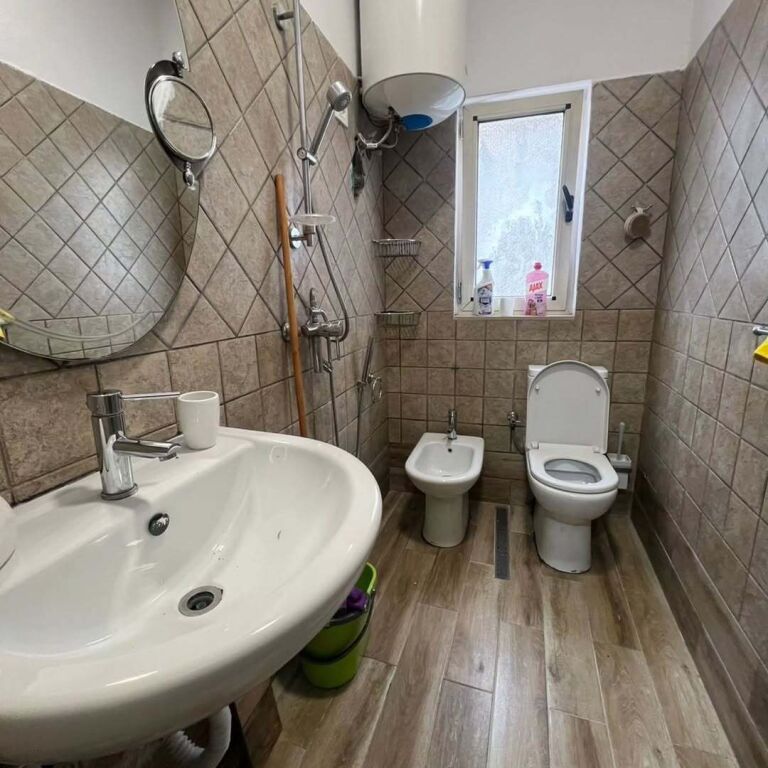 Appartamento in affitto via Kavaja 2+1