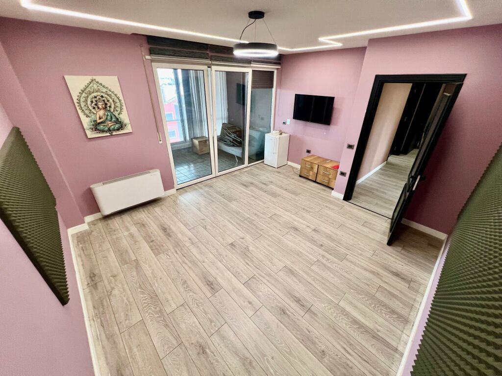 VENDIAMO, PENTHOUSE MODERNO 3+1+3 con 3 POSTI AUTO