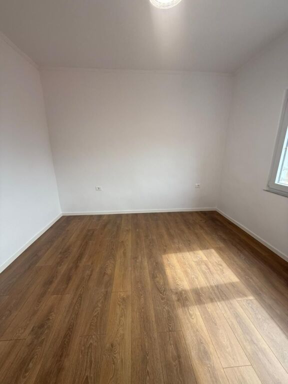 SHITET APARTAMENT 1+1 – SHKOLLA E KUQE