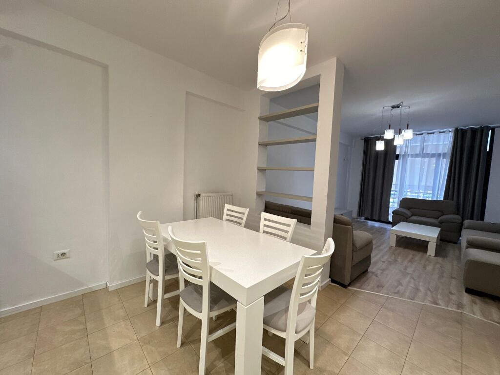 Ofrojme Apartament 2+1 per Qira ne zonen e Komunes se Parisit, tek Kika 1. Pocionohet ne katin e 5 banim, rezidenca eshte e mireoganizuar dhe me sherbimet e nevojshme perreth. Apartamenti eshte i tipologjise 2+1. ne hapesira te mireorganizuara ne nje sallon ndenjeje me dalje ne ballkon, kuzhina e ndare me vete, 2 dhoma gjumi dhe 2 tualete. Ne prone jane bere investime te reja nga pronari, kuzhina, mobilimi si dhe nderhyrjet elektrike dhe hisdrosanitare. Apartamenti ofrohet i mobiluar.  Parkim ospional ne kosto shtese.  Per detaje shtese apo vizite ne prone mos hezitoni te na kontaktoni!