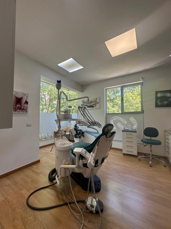 CLINICA DENTALE IN AFFITTO_DI FRONTE A DELIJORGJI_VIA BAJRAM CURRI