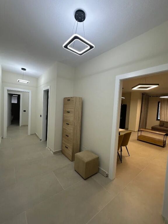 Jepet me qera apartament 2+1 te Kodra e Diellit prane "Big Market"