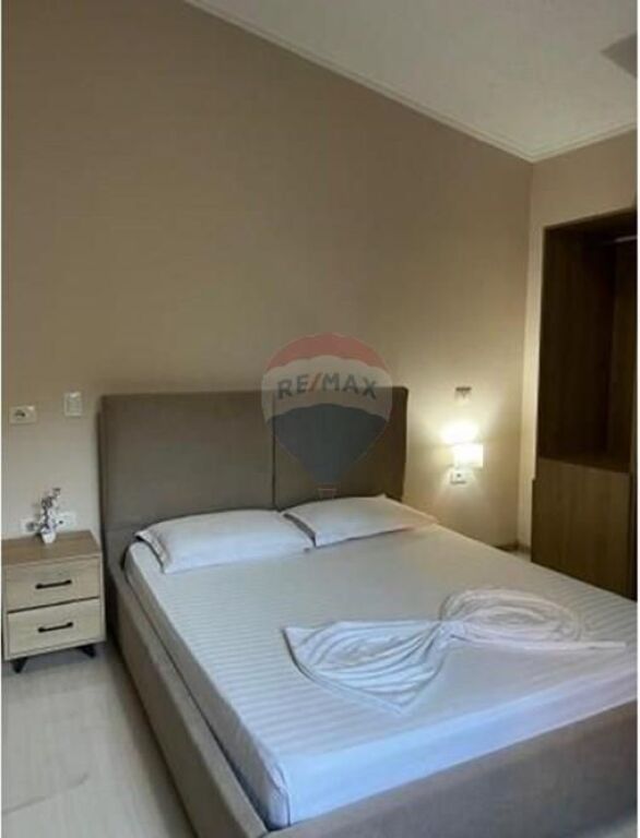 Hotel ne Shitje Komuna Parisit