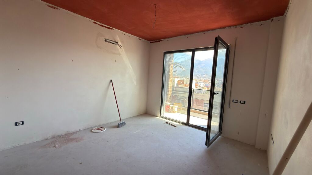 5 MAJI APARTAMENT 2+1 PER SHITJE!