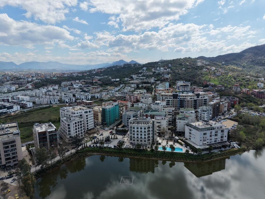 APARTAMENT 2+1 PER SHITJE PRANE LIQENIT TE THATE