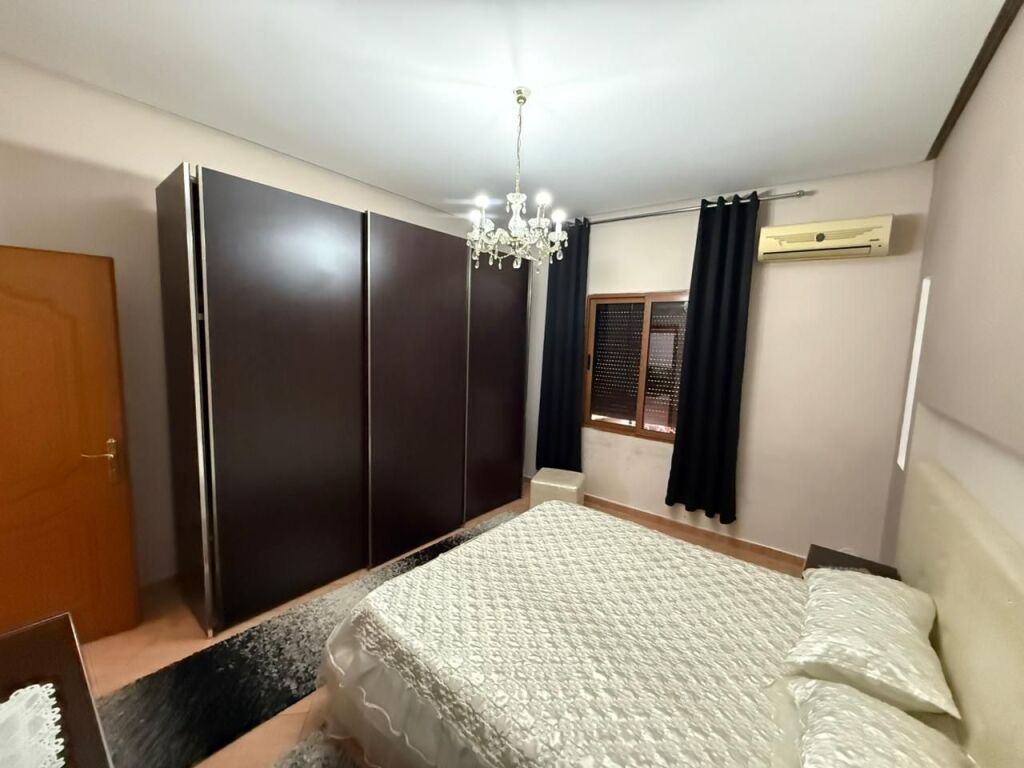 📣 AFFITTO Appartamento 2+1 Con Parcheggio 📍 Vicino Casa Italia ✨ 💶Prezzo 40.000 Leke al Mese