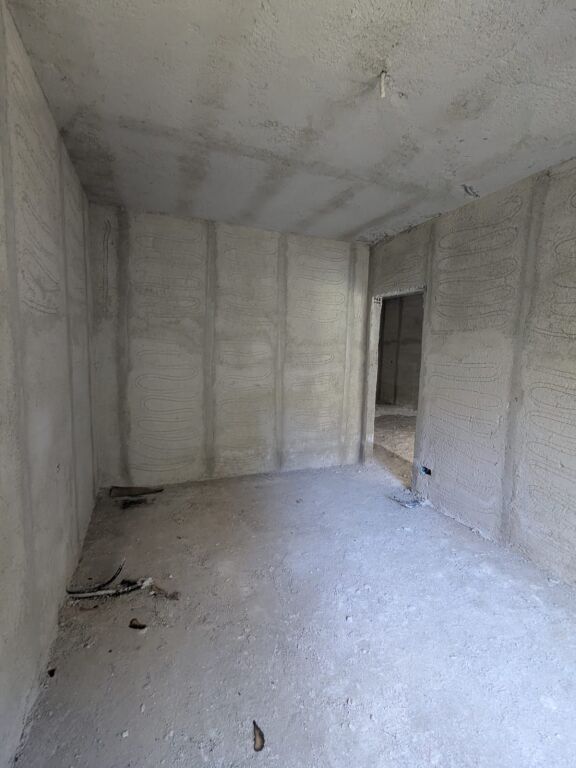 SHITET APARTAMENT 1+1 ME PAMJE ANESORE DETI NË UJE TE FTOHTE VLORË