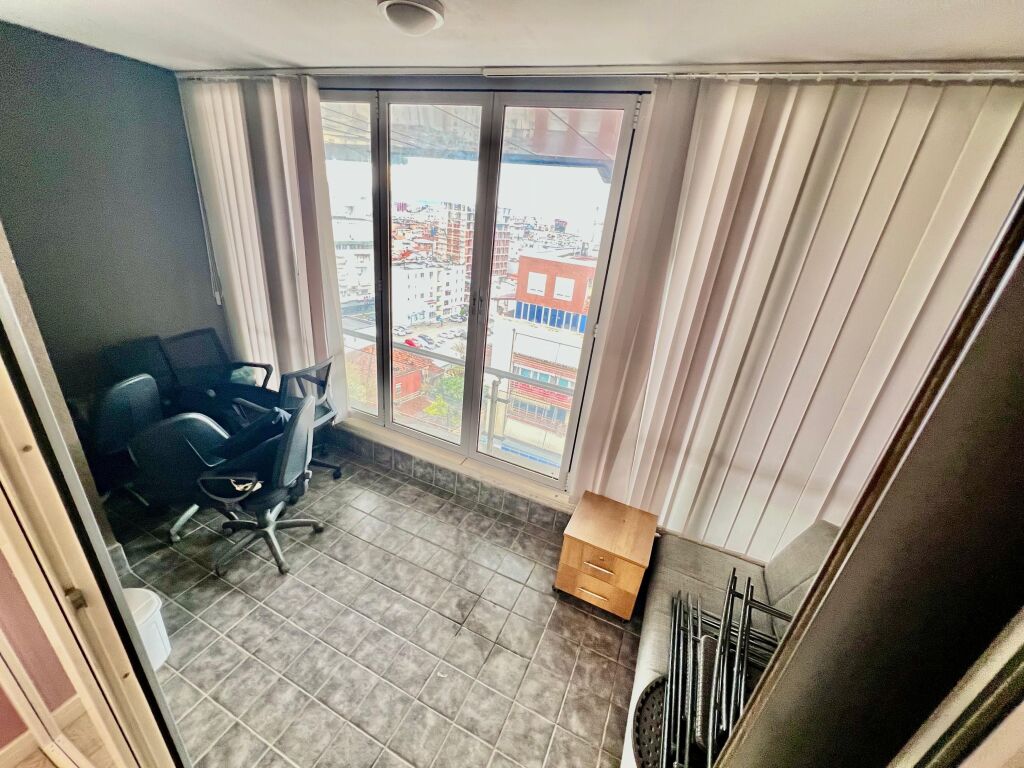 VENDIAMO, PENTHOUSE MODERNO 3+1+3 con 3 POSTI AUTO