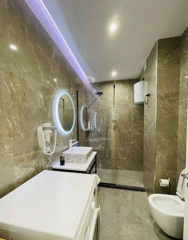JEPET ME QIRA APARTAMENT 1+1 TEK STACIONI I TRENIT !