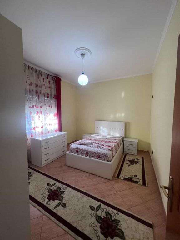 📣 AFFITTO Appartamento 2+1 Con Parcheggio 📍 Vicino Casa Italia ✨ 💶Prezzo 40.000 Leke al Mese
