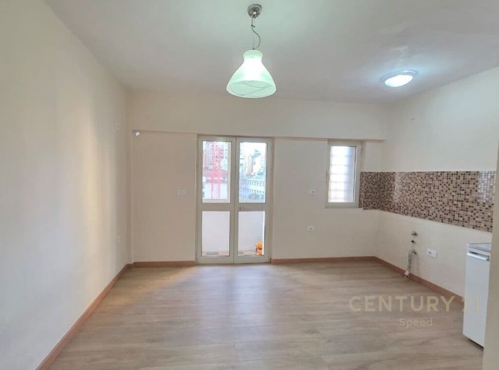 Apartament bosh me qira tek Pazari i Ri