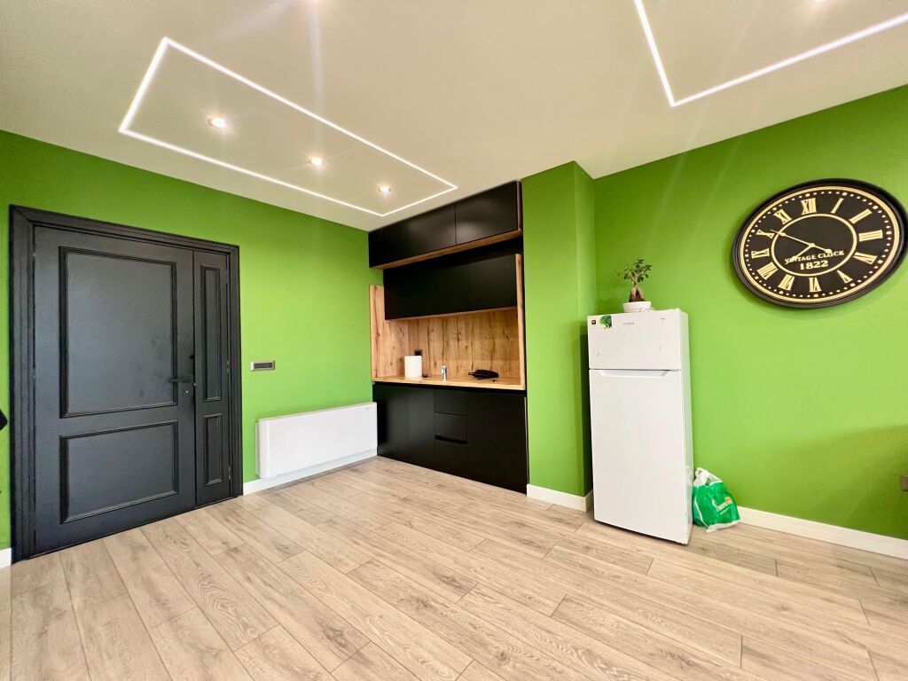 VENDIAMO, PENTHOUSE MODERNO 3+1+3 con 3 POSTI AUTO