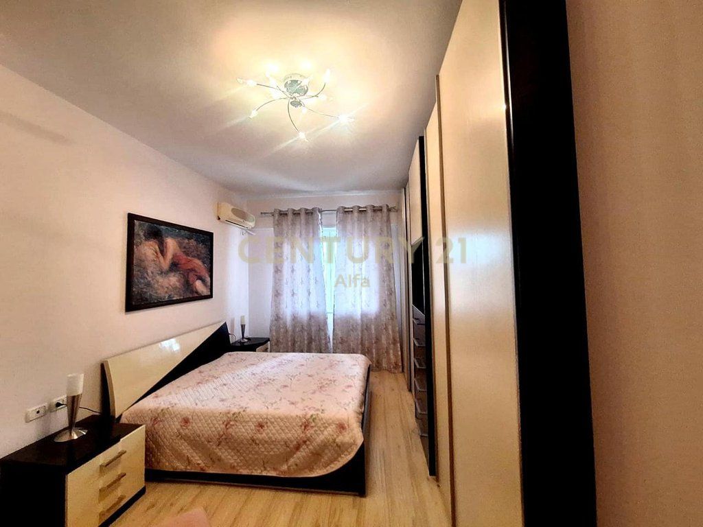 Apartament 2+1 me qira tek Rruga e Barrikadave,