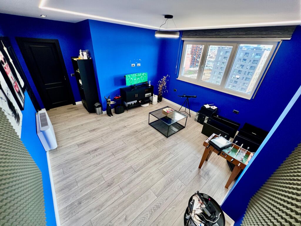 VENDIAMO, PENTHOUSE MODERNO 3+1+3 con 3 POSTI AUTO