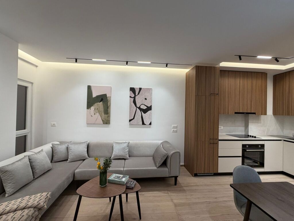 Jepet me qera apartament 1+1 modern te Zogu I Zi perballe Ring Center
