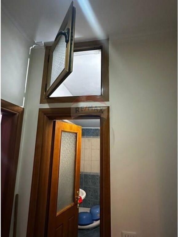 🏡 Appartamento 2+1+2 in Affitto – Liceo Ali Demi, Vlorë