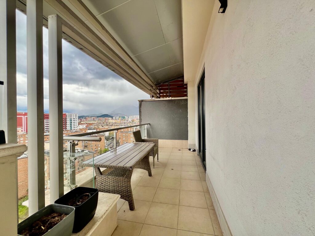 VENDIAMO, PENTHOUSE MODERNO 3+1+3 con 3 POSTI AUTO