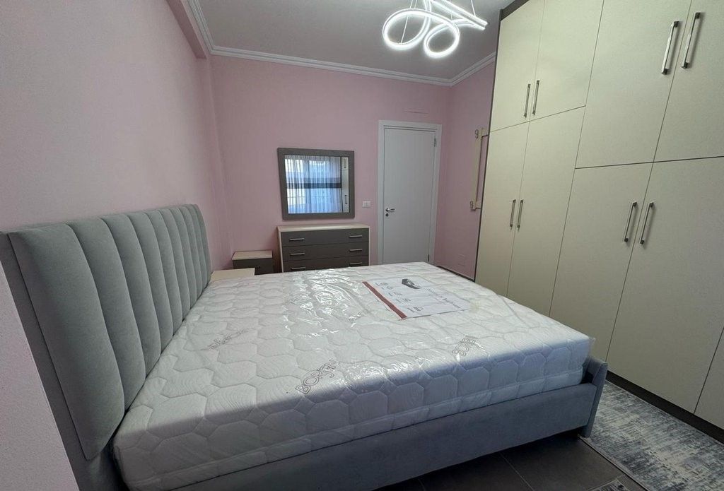 Super Apartament 2+1+2, prane Statcionit te Trenit, fillimi Bulevardit te Ri!