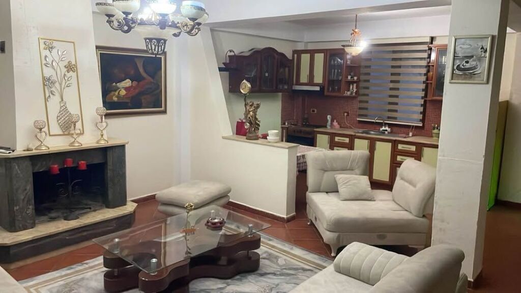 Jepet me qera apartament (kati i 3-të i një vile)  📍 Mbrapa Maternitetit të Ri
