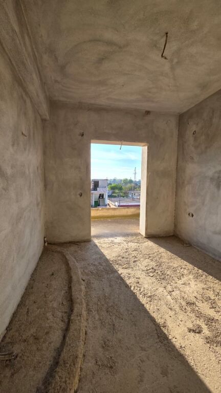 🏡 VILLA SU TRE PIANI IN VENDITA – QUARTIERE 24 MAGGIO, VLORË