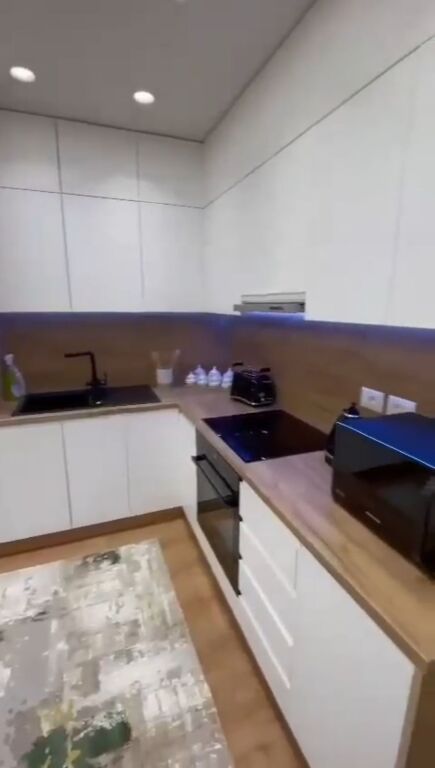 Apartament per qera 2+1 me 2 poste parkimi tek kopshti botanik