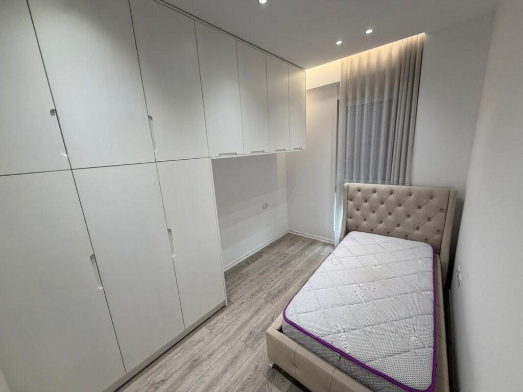 🏢 Jepet me qera apartament 2+1📍 Kompleksi Magnet, 21 Dhjetori 💰 Çmimi: 70,000 lekë/muaj