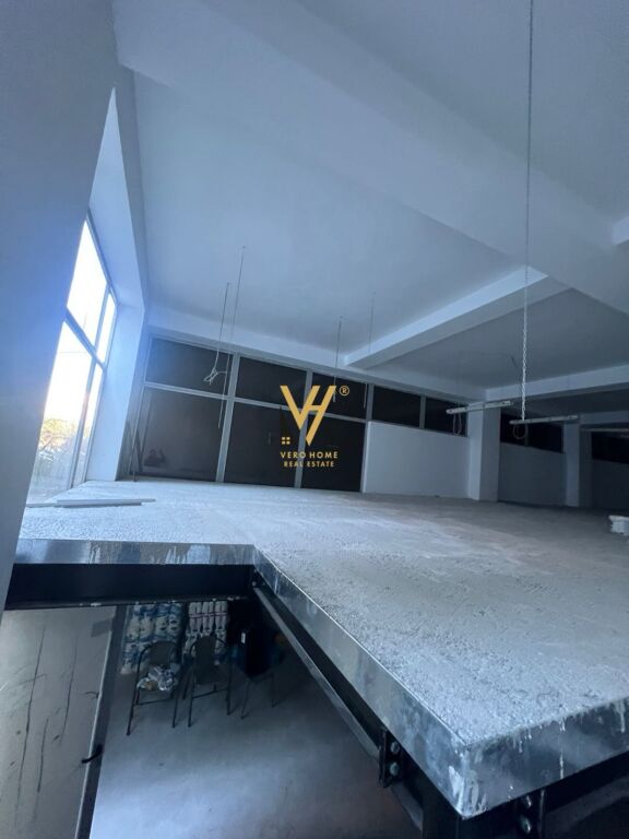 LOCALE COMMERCIALE 240 M2 IN AFFITTO VICINO ALLA STAZIONE FERROVIARIA 1.500 EURO