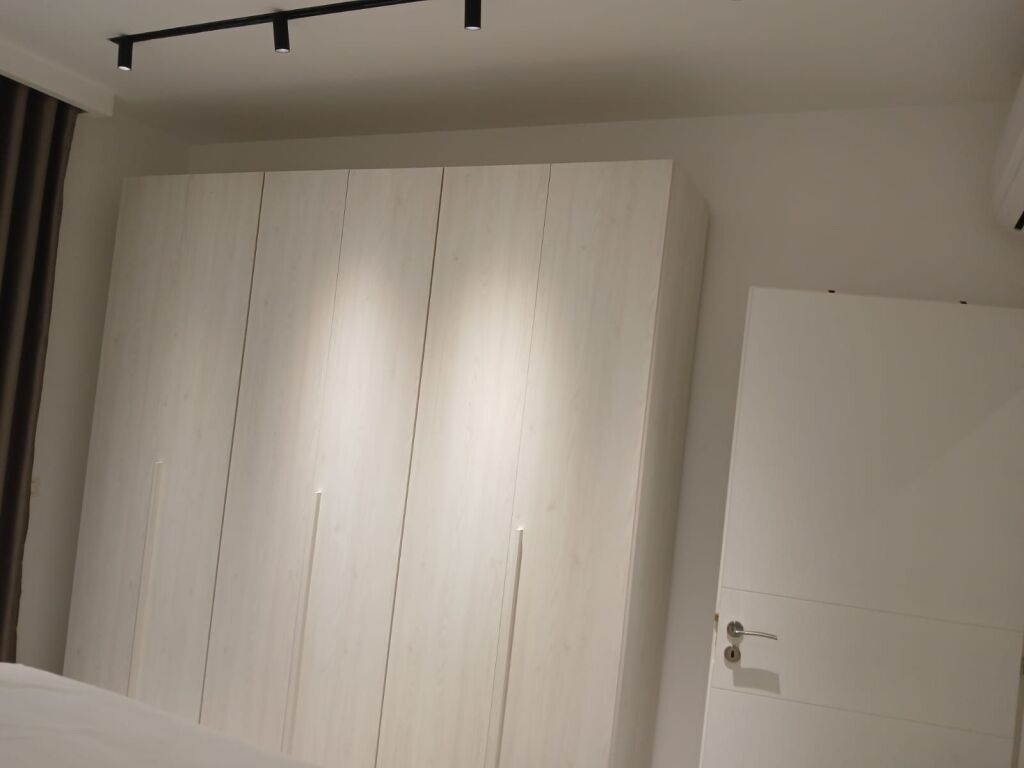 Apartament 1+1, Astir!
