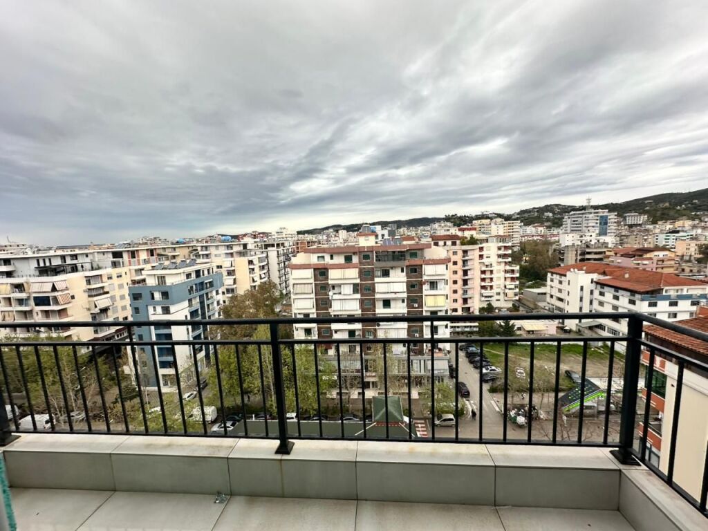Appartamento 2+1 in Affitto a Lungo Termine - vicino all'Hotel Martini, Vlora