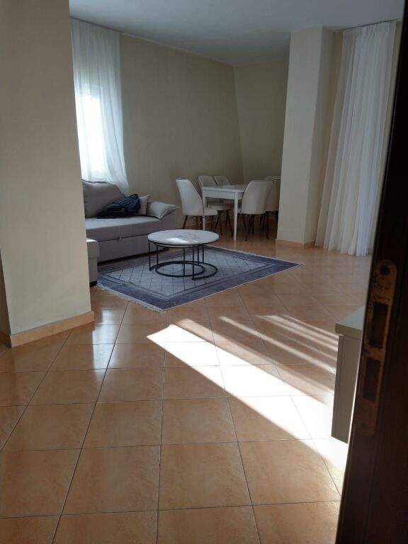 Jepet me Qera Apartament 1+1 tek Kazazi Durres