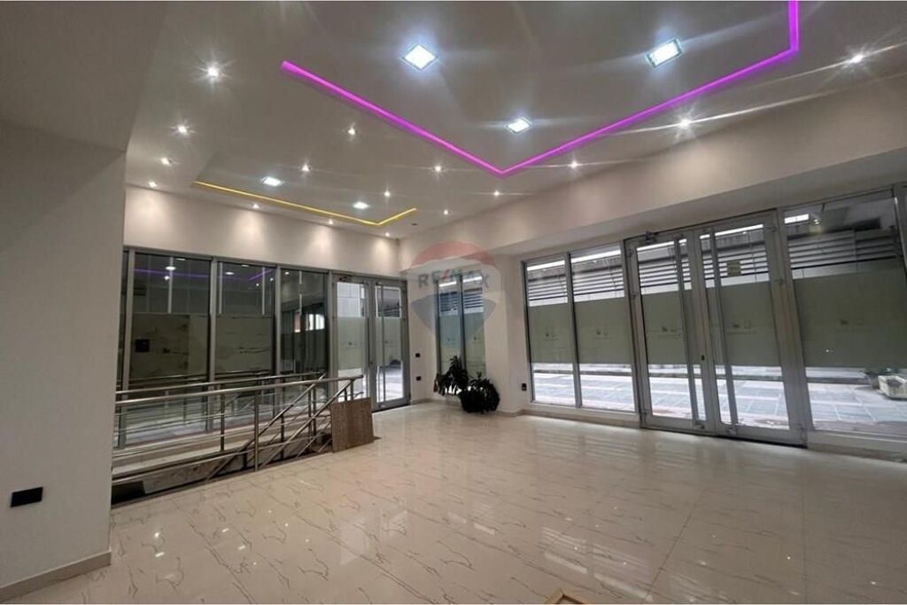 🏪 SHOP FOR SALE – ISA BOLETINI SQUARE, VLORA