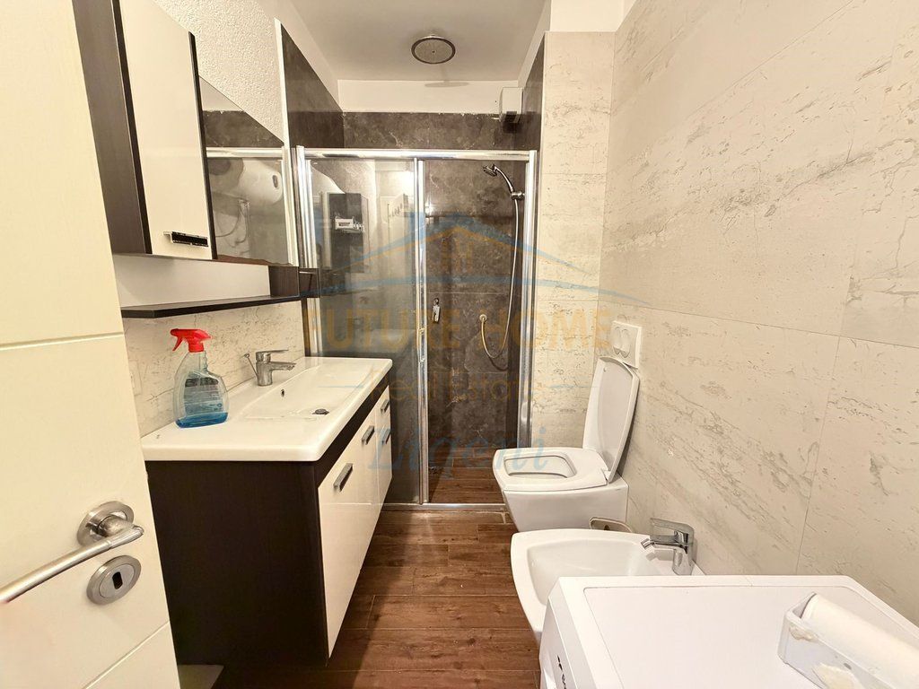 Qera, Apartament 2+1+2, Unaza e Re, Tiranë.