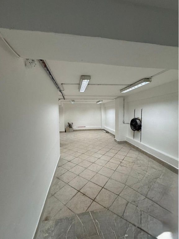 📦 Warehouse for rent at the Paris Commune, Tirana