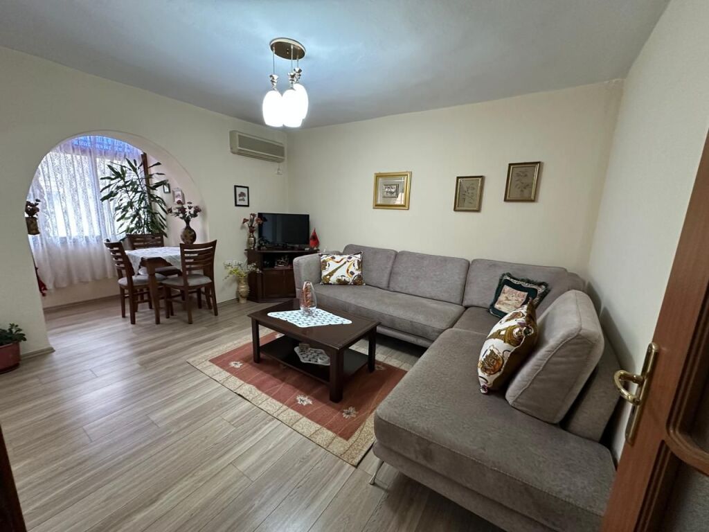 🏢Tek Ambasada Amerikane shitet apartament 1+1, 15,000,000Leke
