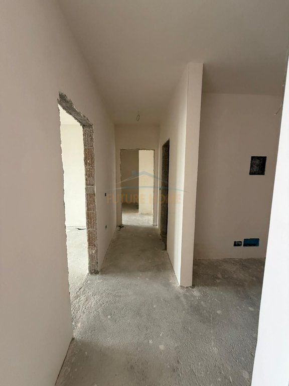 Apartment 2+1+2 for sale White Tower Komuna e Parisit