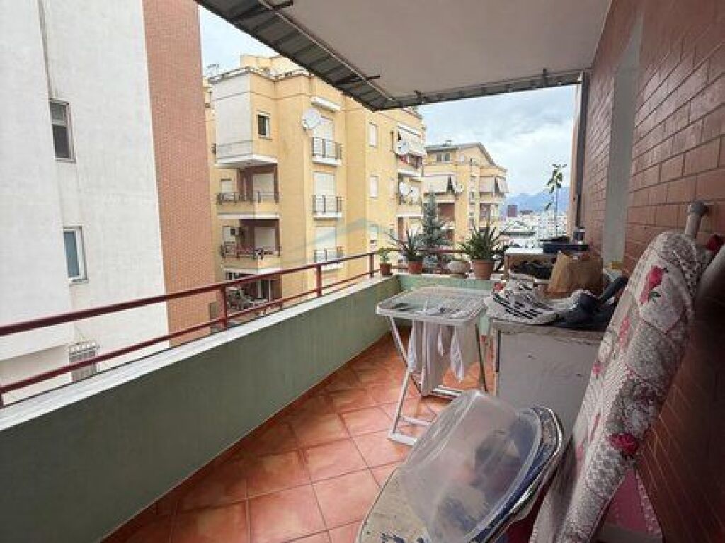 Shitet , Apartament 2+1, Kodra e Diellit , Tirane