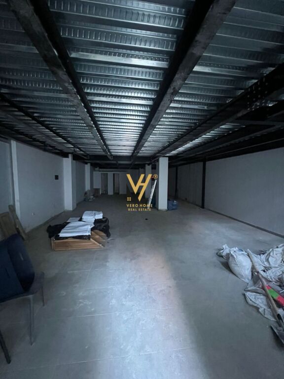 LOCALE COMMERCIALE 240 M2 IN AFFITTO VICINO ALLA STAZIONE FERROVIARIA 1.500 EURO