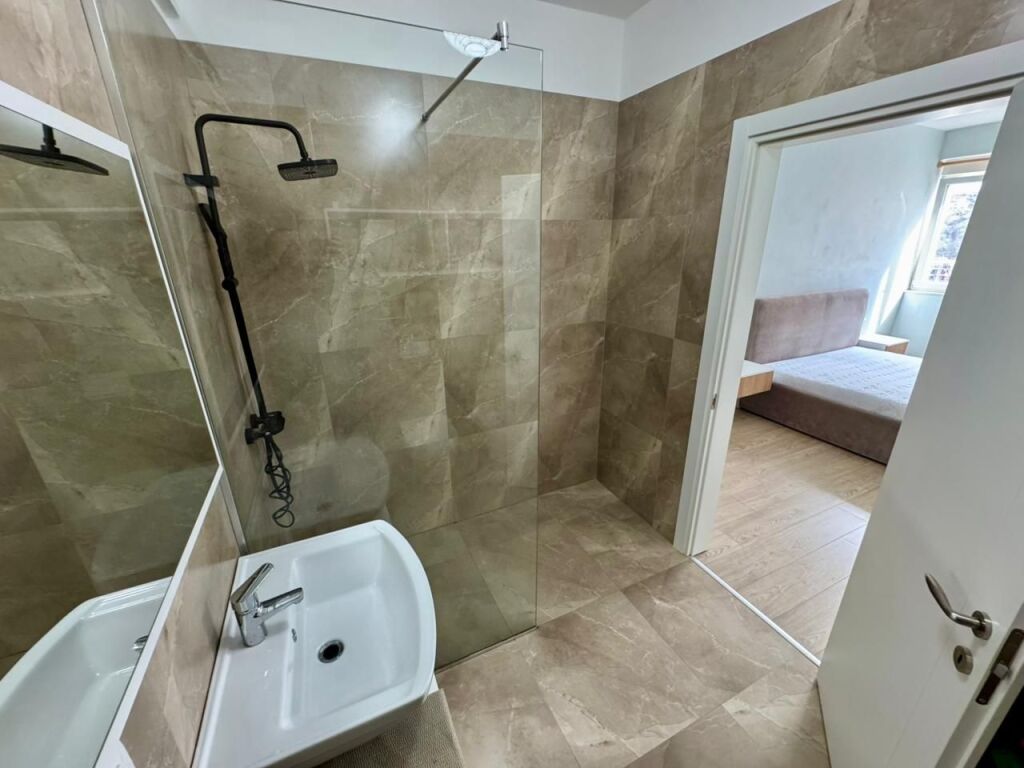 Shitet apartament tek Kompleksi FZ "Green Terrace" 2+1+2