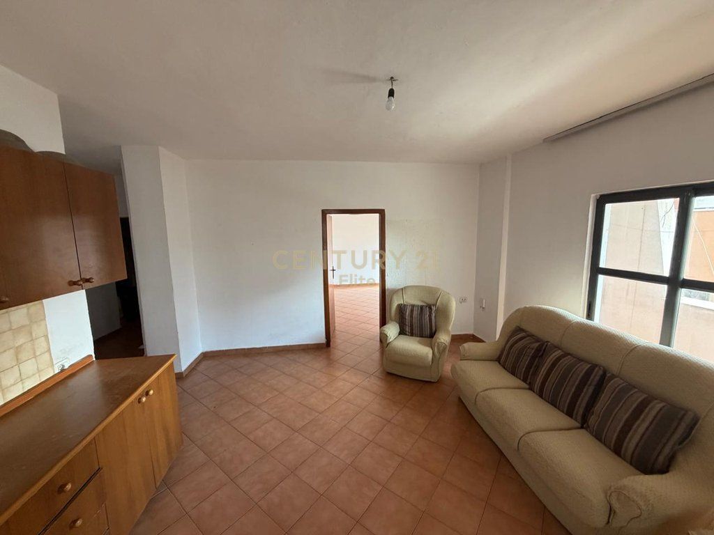 Appartamento 1+1 in vendita vicino a 5-Maji