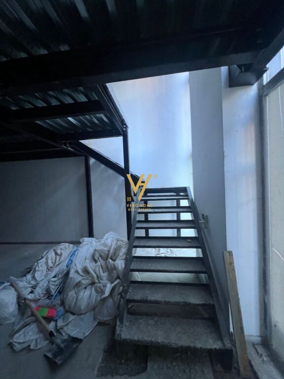 LOCALE COMMERCIALE 240 M2 IN AFFITTO VICINO ALLA STAZIONE FERROVIARIA 1.500 EURO