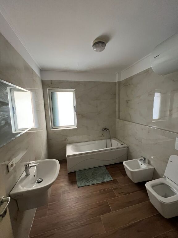 Apartament per qera 3+1+2+post parkimi - Liqeni i Thate