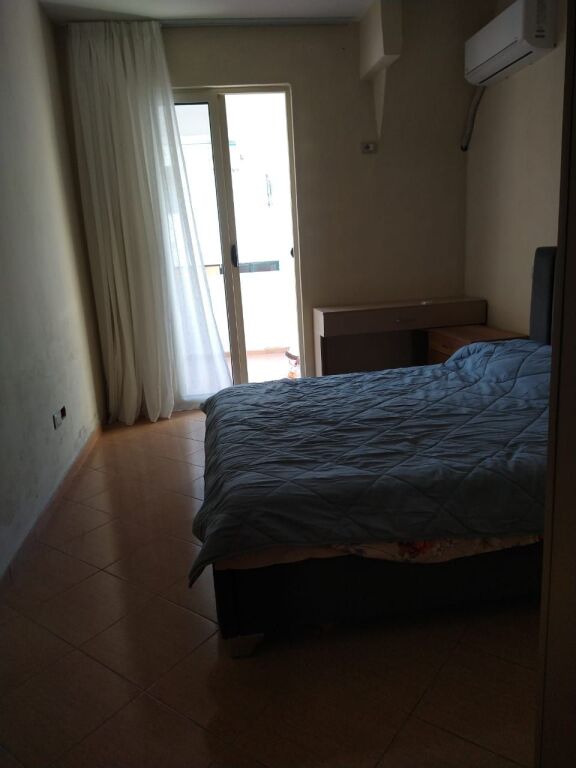 Jepet me Qera Apartament 1+1 tek Kazazi Durres