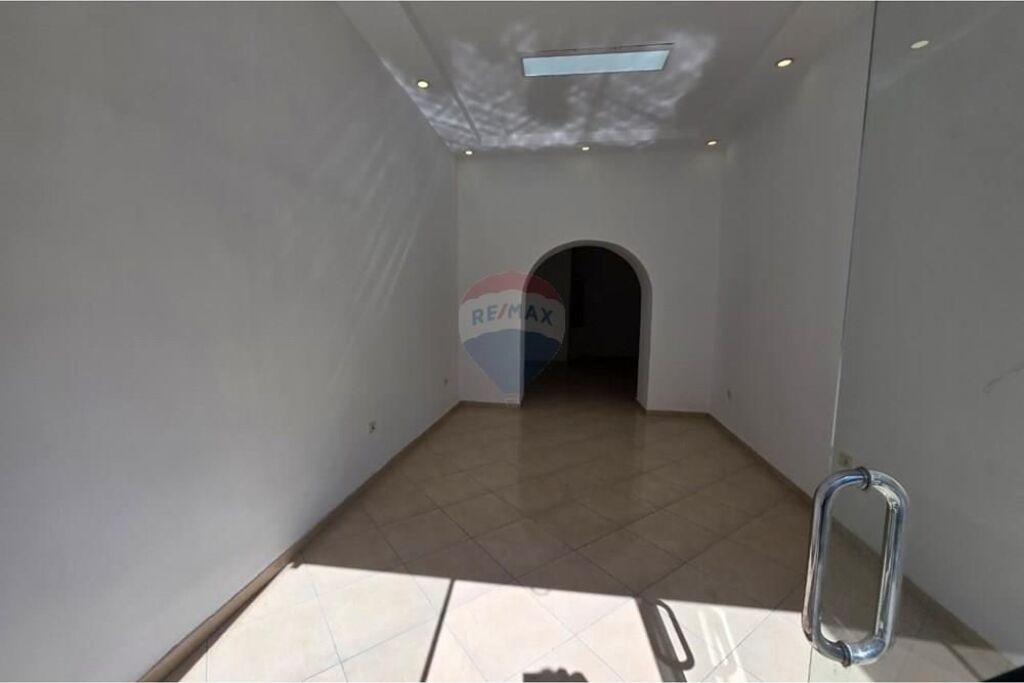 🏢 SHOP FOR RENT – ALI DEMI STREET, VLORA