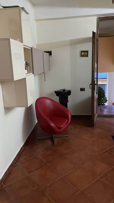 Jepet me qera apartament (kati i 3-të i një vile)  📍 Mbrapa Maternitetit të Ri
