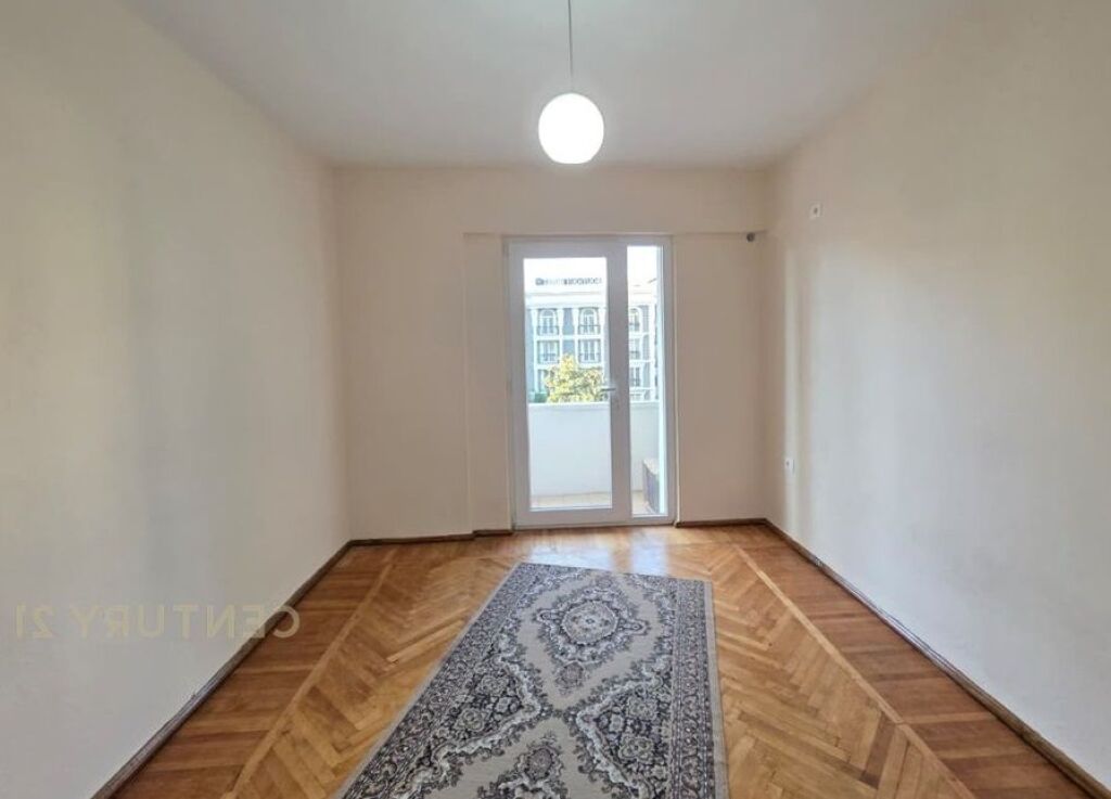 Apartament bosh me qira tek Pazari i Ri