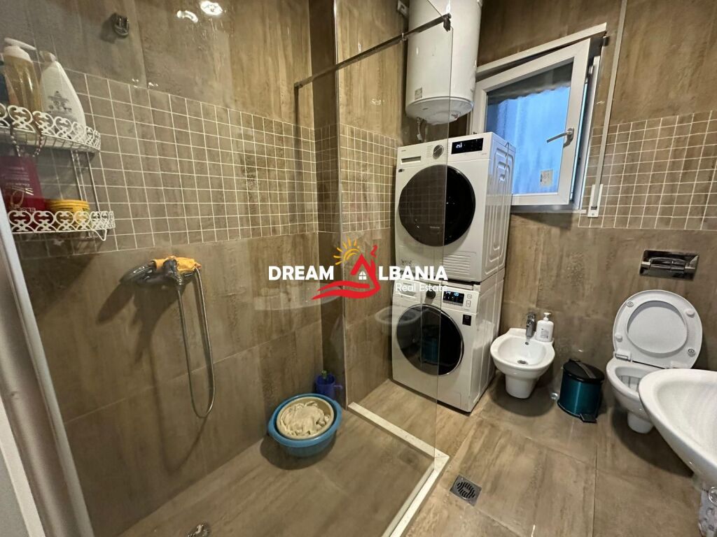 Shitet Apartament 2+1+2wc tek Pazari i Ri prane Rruges Qemal Stafa ( ID 41212203 )