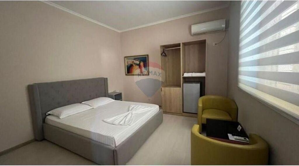 Hotel ne Shitje Komuna Parisit