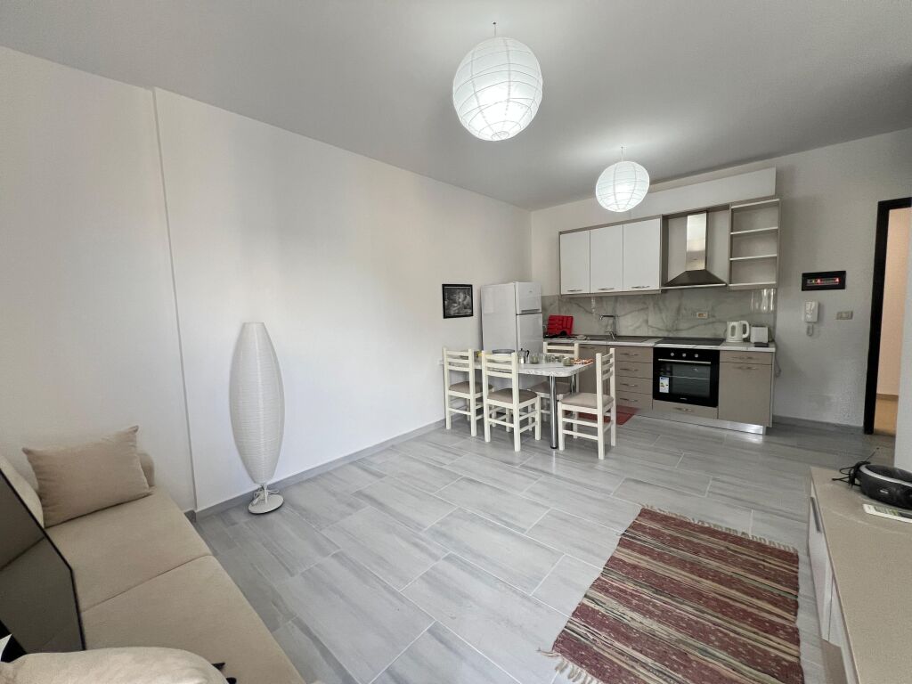 🏡 MONOLOCALE MODERNO IN VENDITA – LUNGOMARE, VLORË