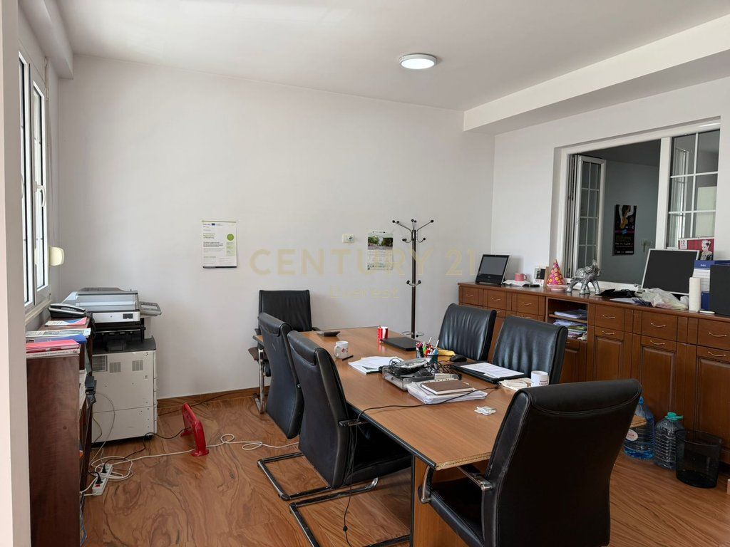 Al Mercato Cam, Ufficio in Affitto, Posizione Perfetta 1.000 € /Mese